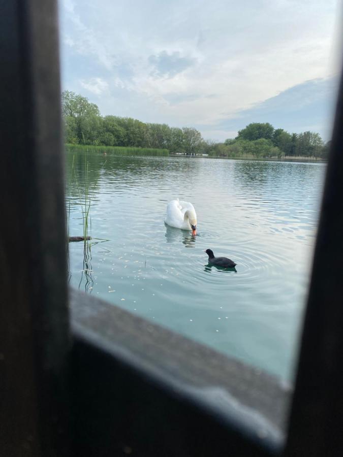 Lodge On The Lake At Lakeside Holiday Park Chichester Exterior foto